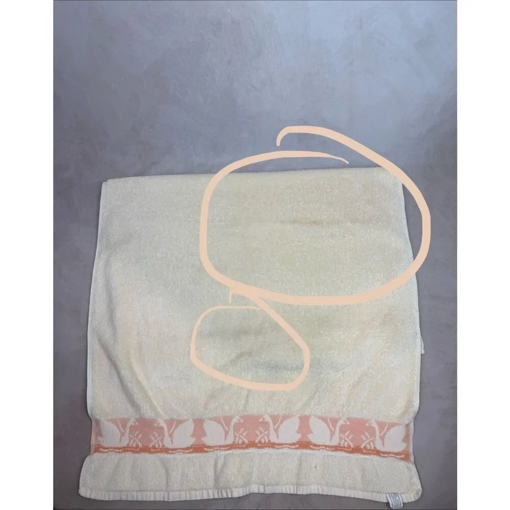 Vintage Swan Bath Towel Marco Polo Pink 21x40” READ Cottagecore